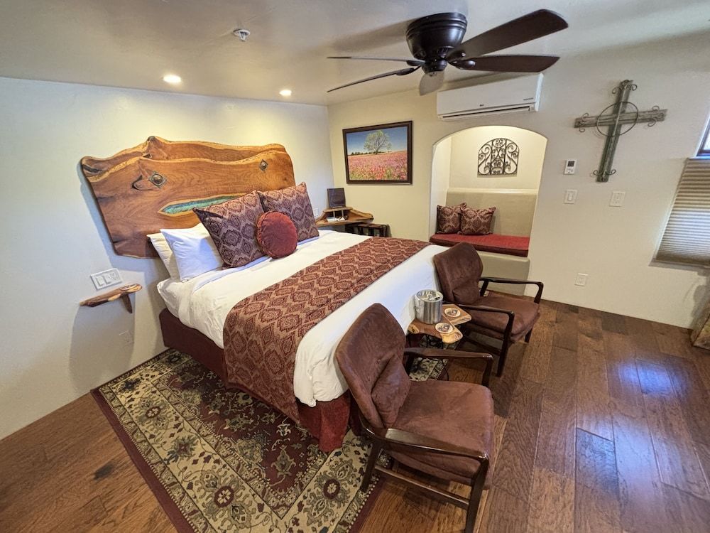 Standard Room, 1 King Bed (Mesquite)
