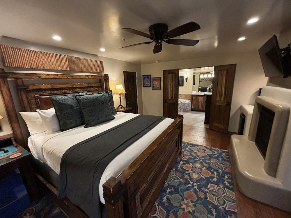 Casa Sedona Inn - Adults Only Deluxe Room, 1 King Bed (Sunset) 4