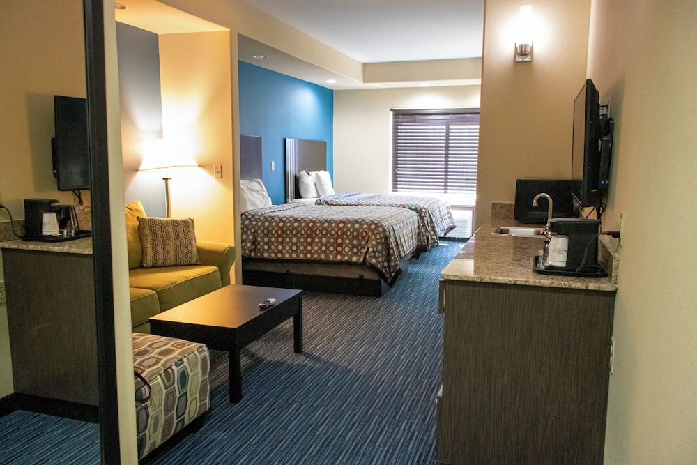 Karnes City Lodge Suite, 2 Queen Beds, Non Smoking 4