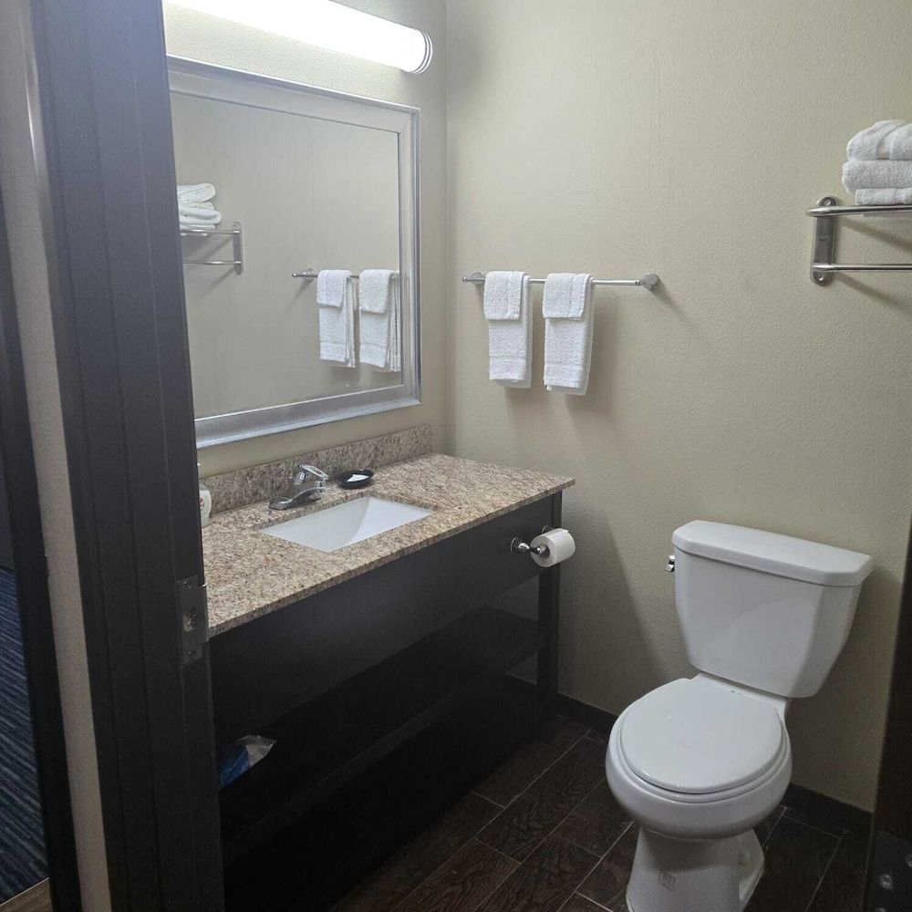 Karnes City Lodge Suite, 2 Queen Beds, Non Smoking 9