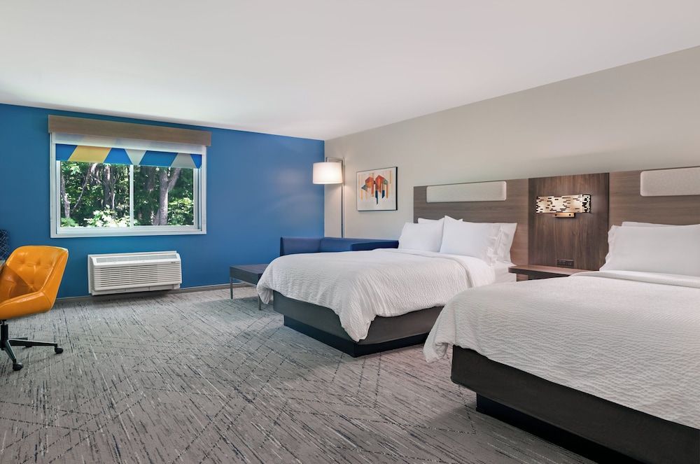 Suite, 2 Queen Beds, Accessible, Non Smoking (Communication)