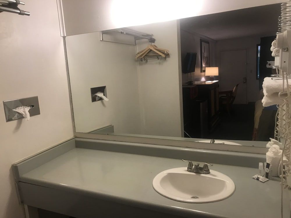 Travelers Inn & Suites Double Room 6