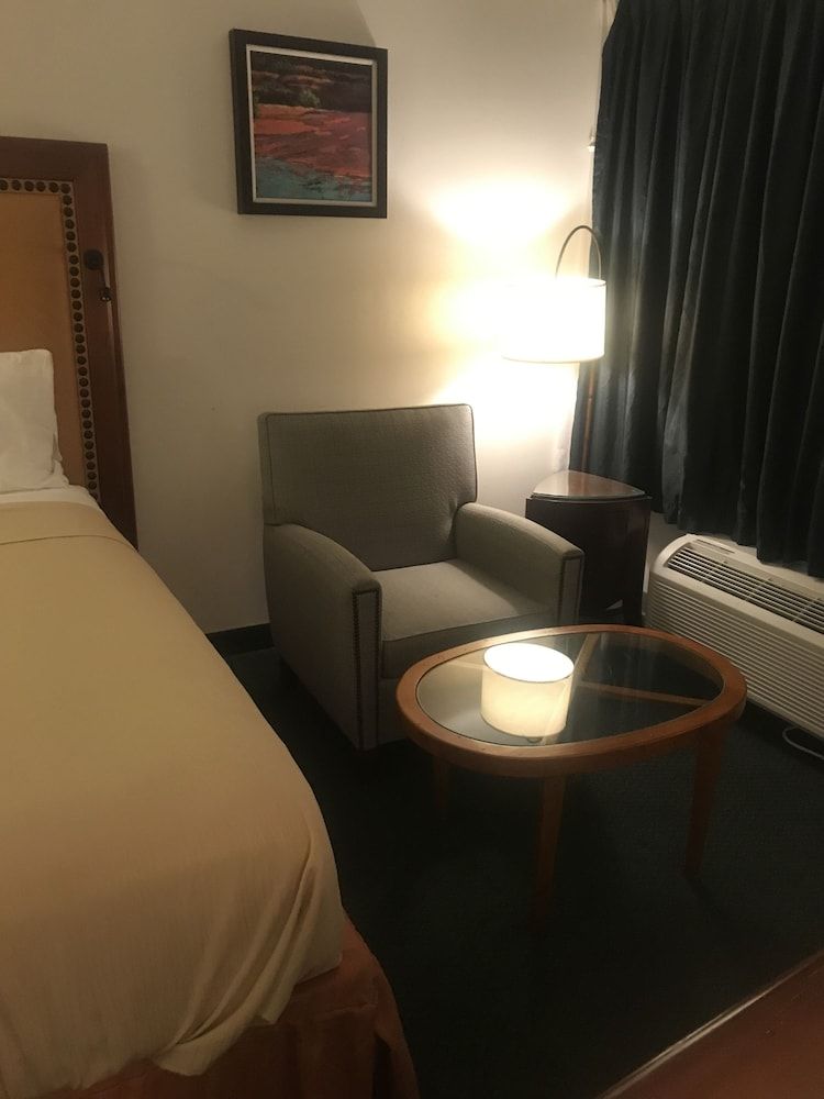 Travelers Inn & Suites Double Room 3