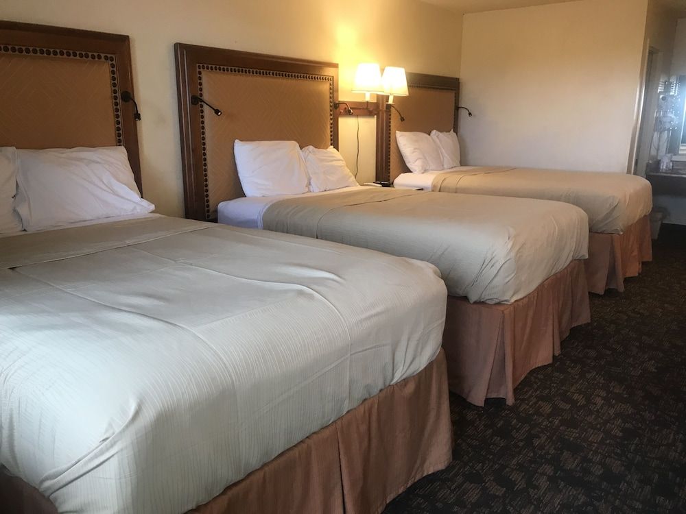 Travelers Inn & Suites