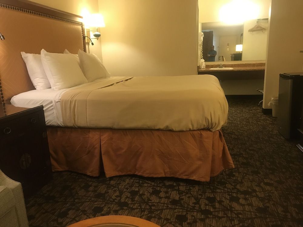 Travelers Inn & Suites Room, 1 King Bed 3