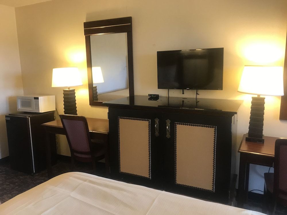 Travelers Inn & Suites Room, Multiple Beds 4