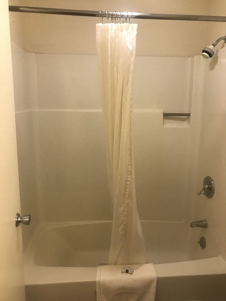 Travelers Inn & Suites Room, 1 King Bed 8