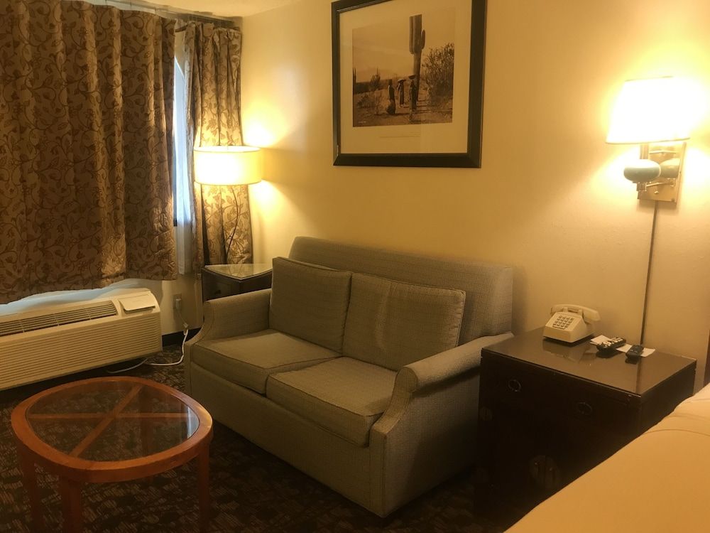 Travelers Inn & Suites Room, 1 King Bed 12