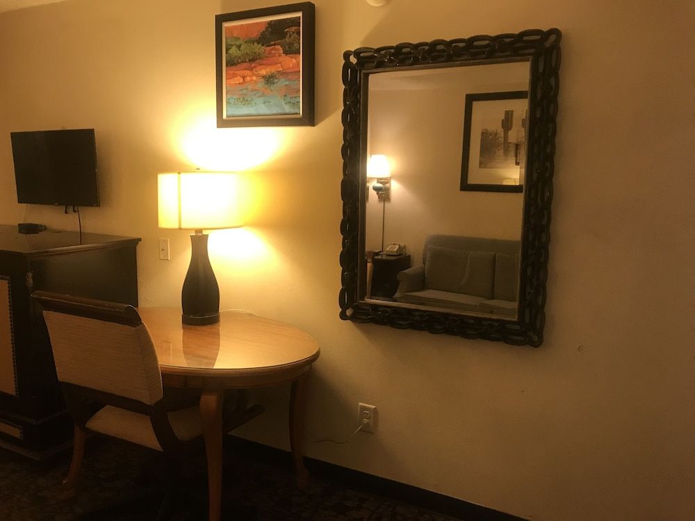 Travelers Inn & Suites Room, 1 King Bed 11