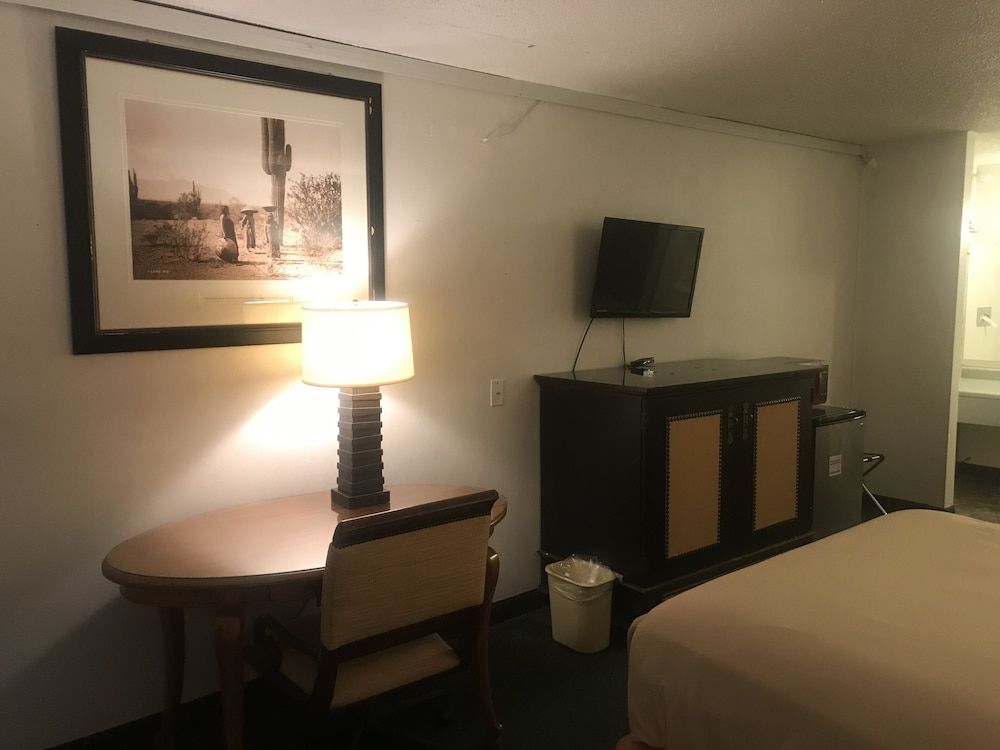 Travelers Inn & Suites Double Room 2