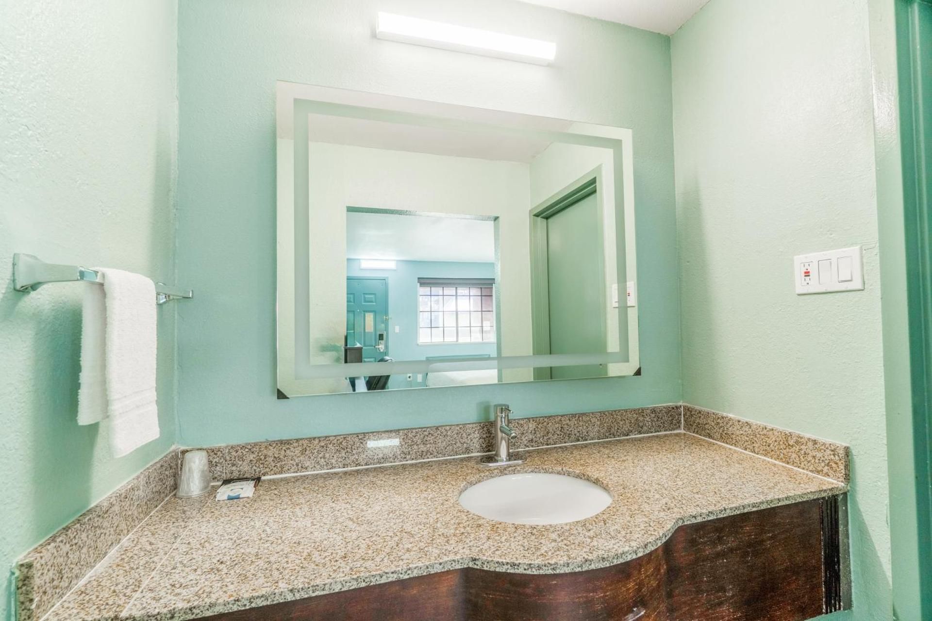 Lone Star Inn & Suites by OYO Harlingen TX King Bed Smoking 3