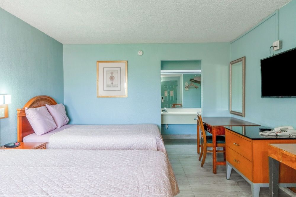 Lone Star Inn & Suites Room, 2 Double Beds, Non Smoking 10