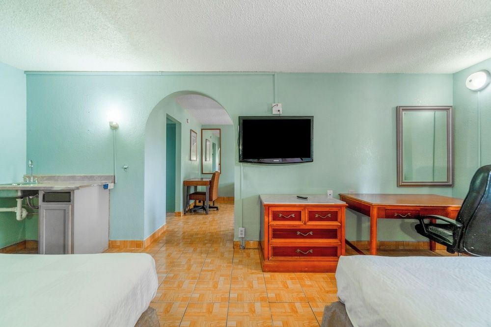 Lone Star Inn & Suites Room, 2 Double Beds, Smoking 3