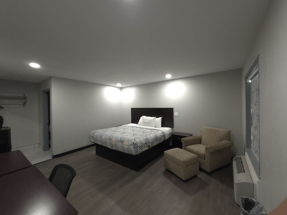 Deluxe Single Room, 1 King Bed, Smoking