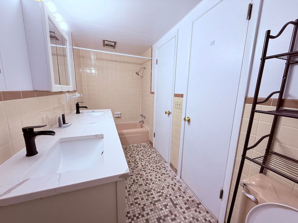 Tomahawk Motor Lodge By OYO Riverton US-26 Room, 2 Queen Beds, Non Smoking 9