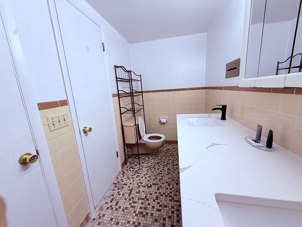 Tomahawk Motor Lodge By OYO Riverton US-26 Room, 1 Queen Bed, Non Smoking 5