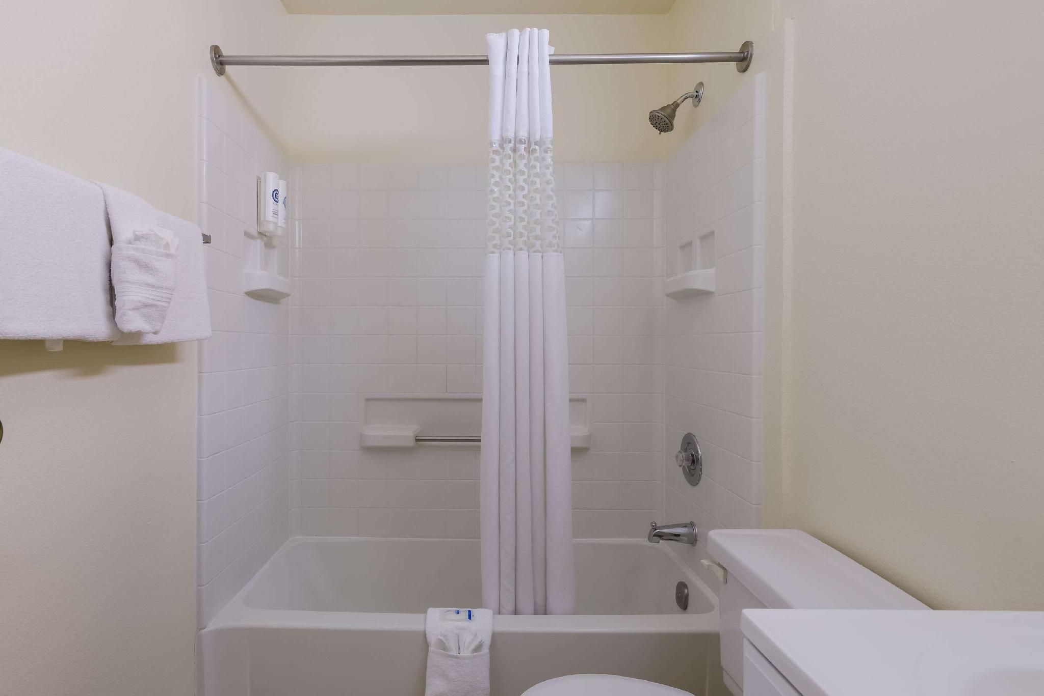 Rodeway Inn Livermore 1 King Bed, Nonsmoking 3