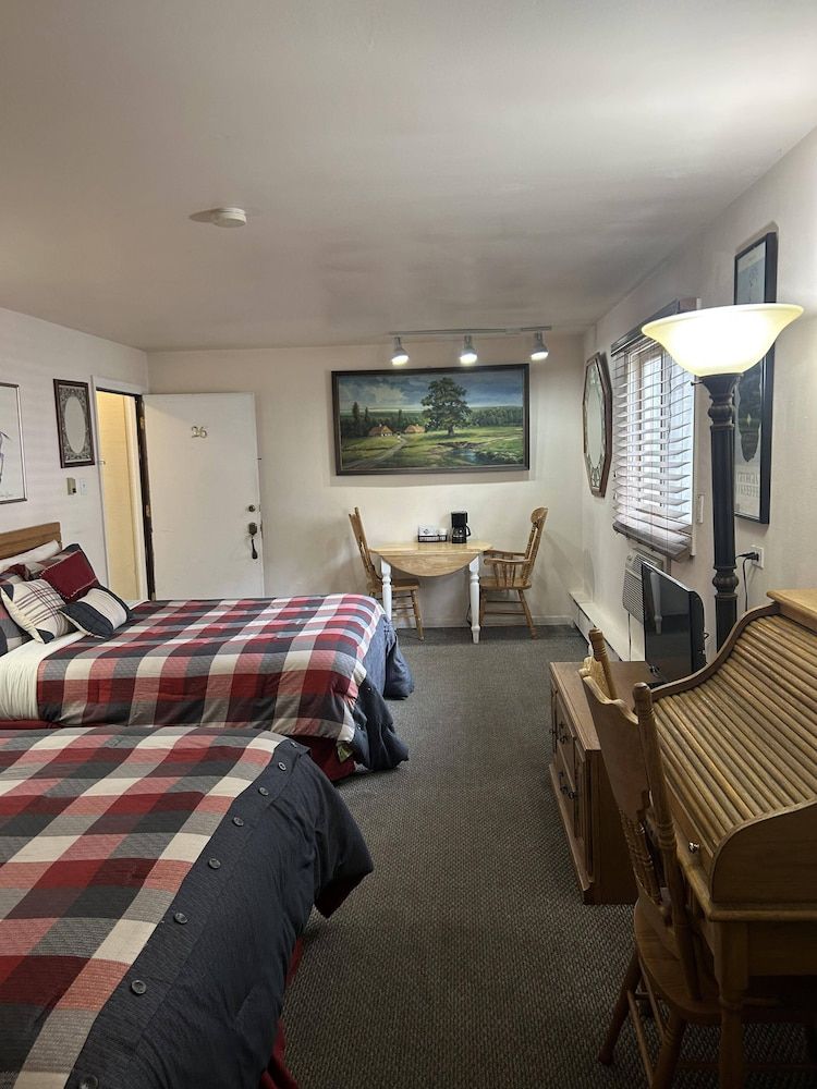 Columbine INN Basic Double Room 2