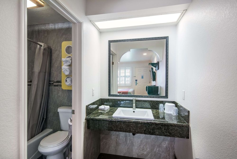 Motel 6 Lomita, CA Deluxe Room, 2 Queen Beds, Accessible, Non Smoking 12