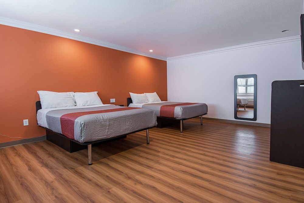 Motel 6 Lomita, CA Deluxe Room, 2 Queen Beds, Accessible, Non Smoking 2