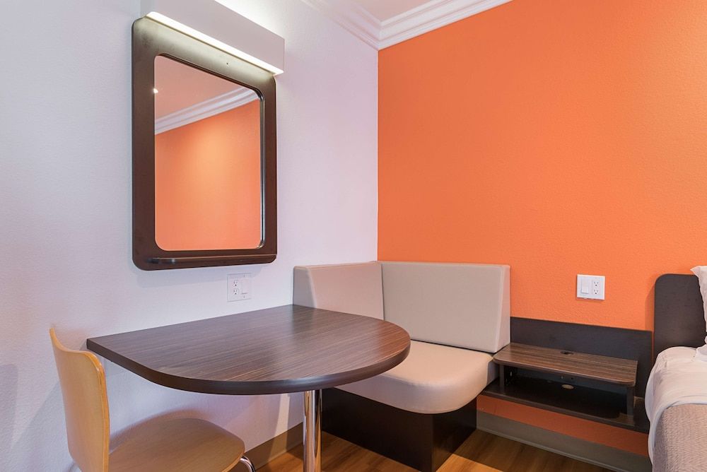 Motel 6 Lomita, CA Deluxe Room, 2 Queen Beds, Accessible, Non Smoking 13