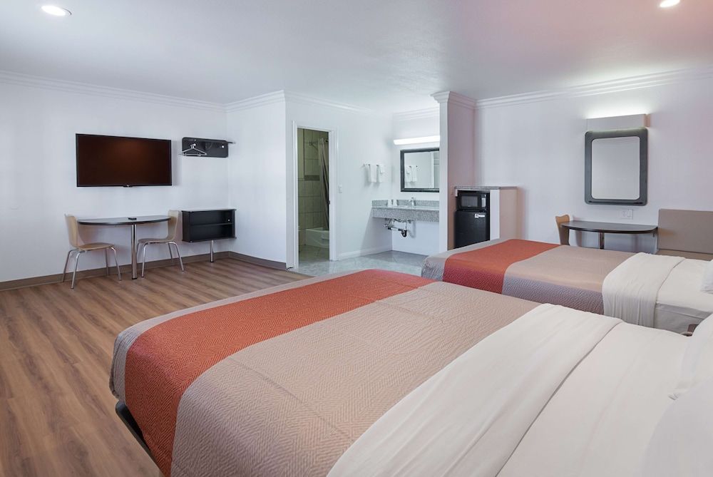 Motel 6 Lomita, CA Deluxe Room, 2 Queen Beds, Accessible, Non Smoking