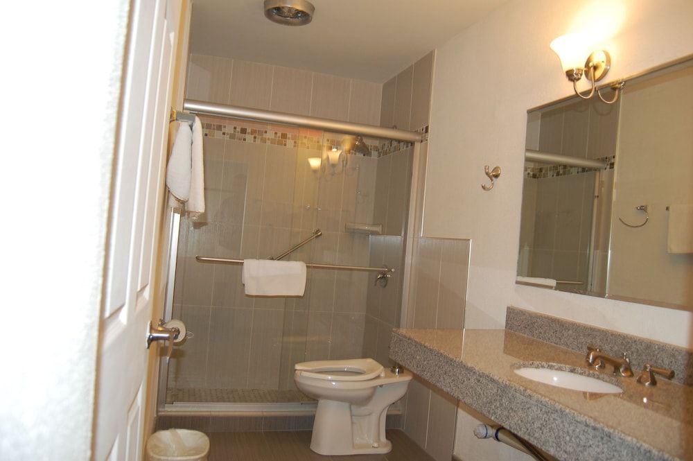 Colony Motel Standard Room, 1 King Bed (Smoking) 2