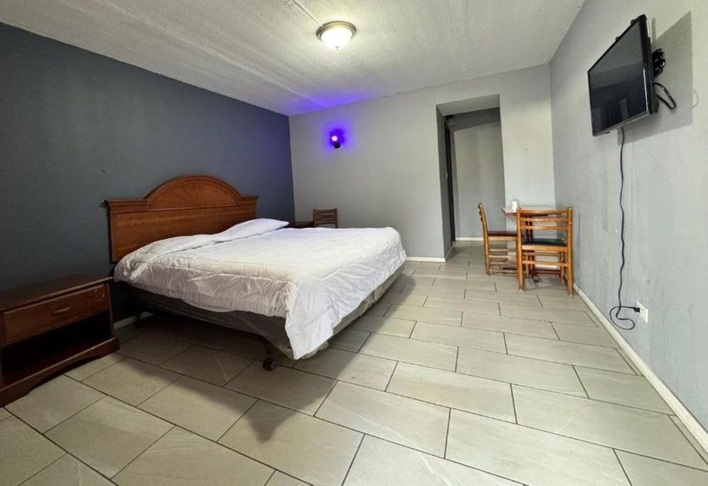 Best Motel By OYO Chicago I-90 Room, 1 King Bed, Non Smoking 3