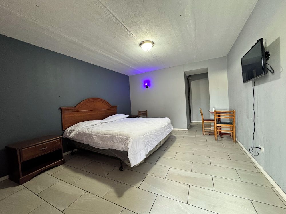 Best Motel By OYO Chicago I-90 Room, 1 King Bed, Non Smoking 2