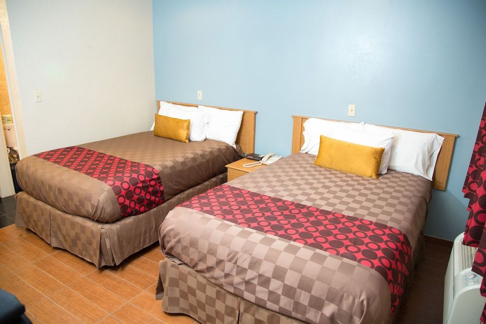 Townhouse Inn & Suites Standard Room, 2 Double Beds 2