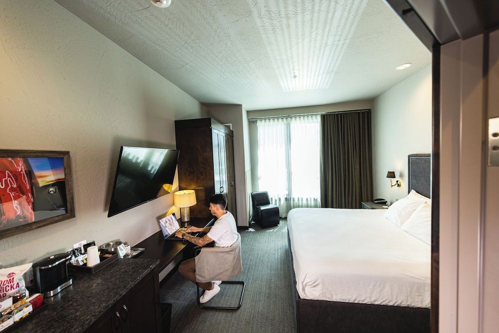 The Firebrand Hotel Deluxe Single Room, 1 King Bed, City View 2