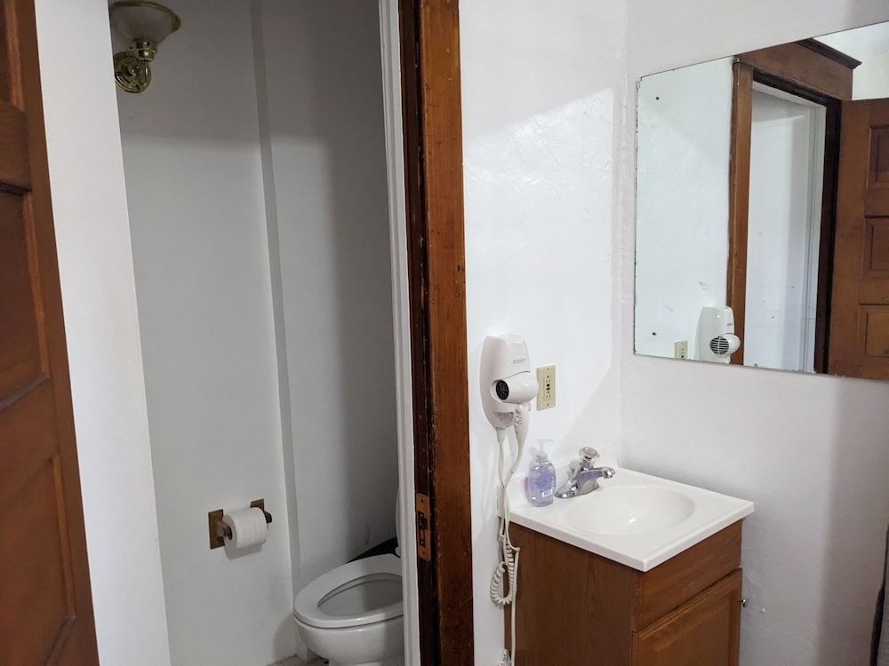 The Oliver House - Adults Only Private Bath, Queen Bed 8