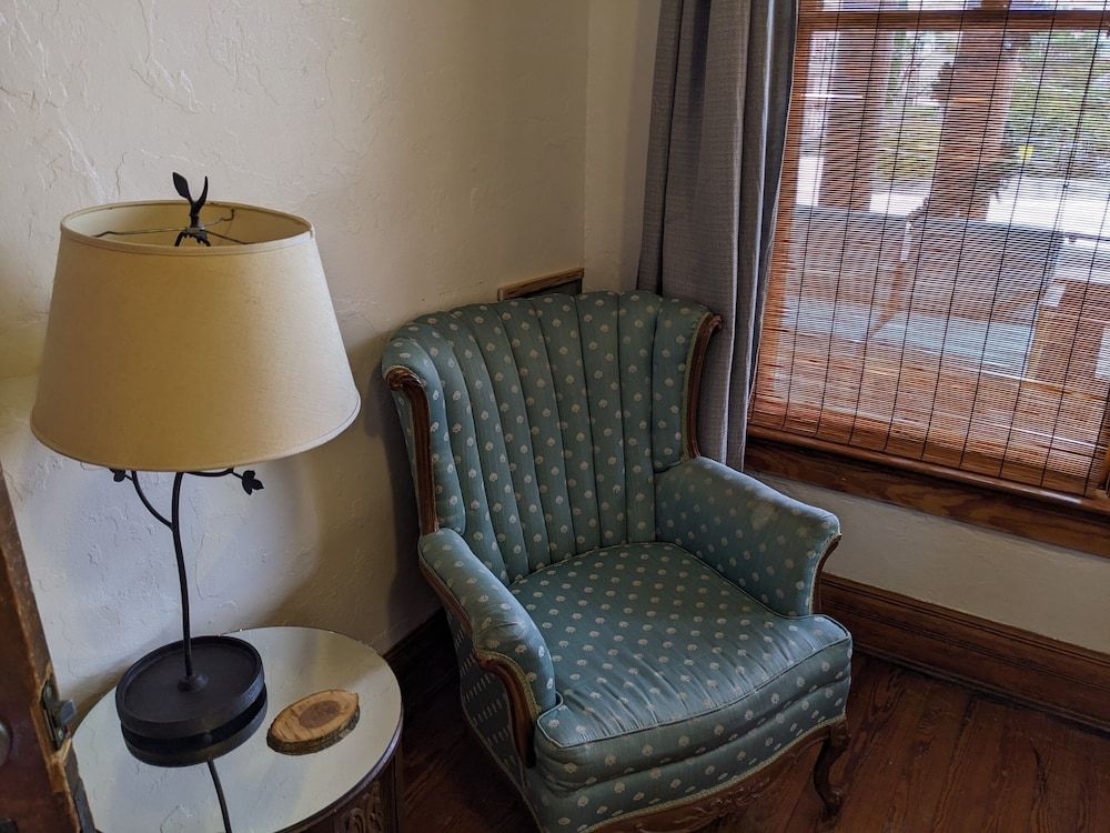 The Oliver House - Adults Only Pet-friendly, Shared Bath, King bed, w/View 8