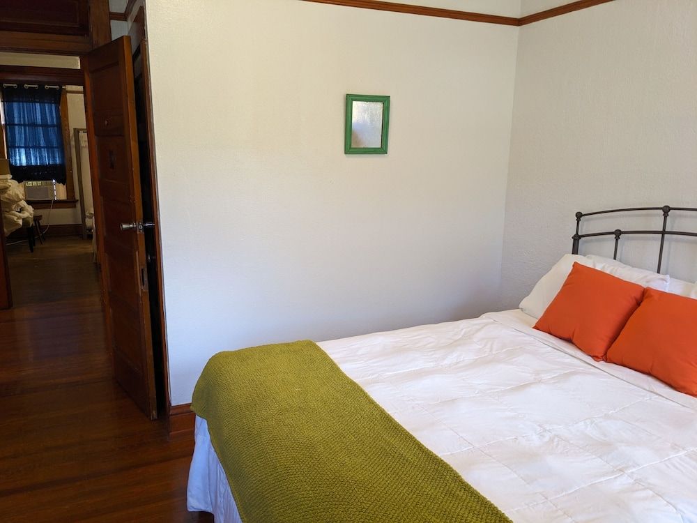 Shared Bath, Queen Bed