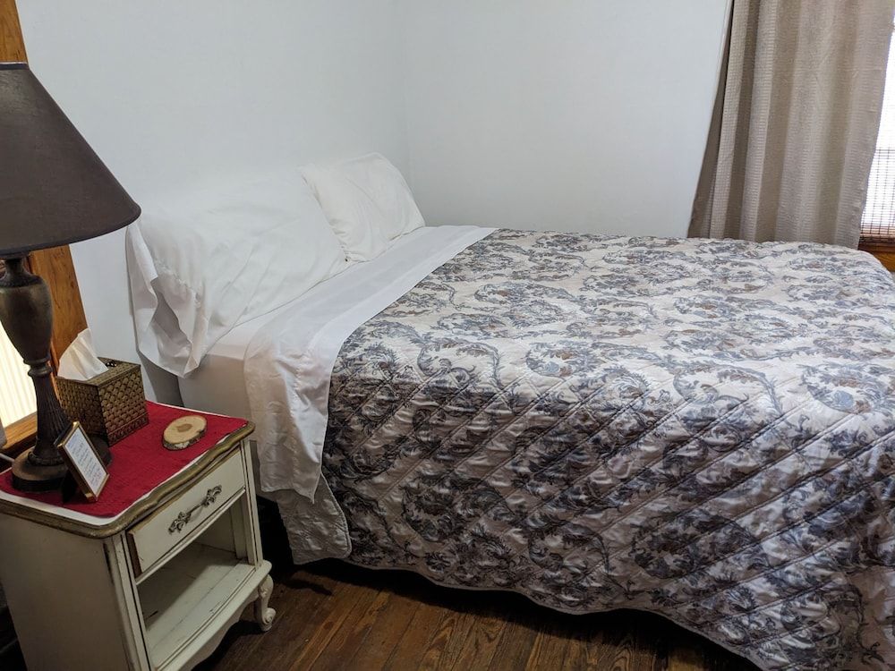 The Oliver House - Adults Only Private Bath, Queen Bed 4