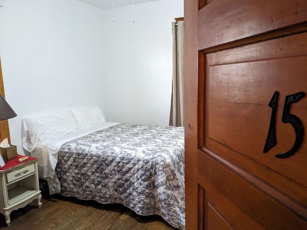 The Oliver House - Adults Only Private Bath, Queen Bed 5