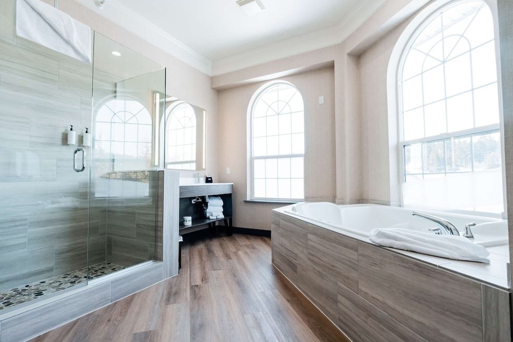 Hotel NoBo Cascade, Tapestry Collection by Hilton Deluxe Studio Suite, 1 King Bed