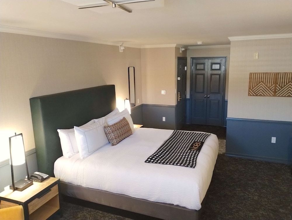 Hotel NoBo Cascade, Tapestry Collection by Hilton