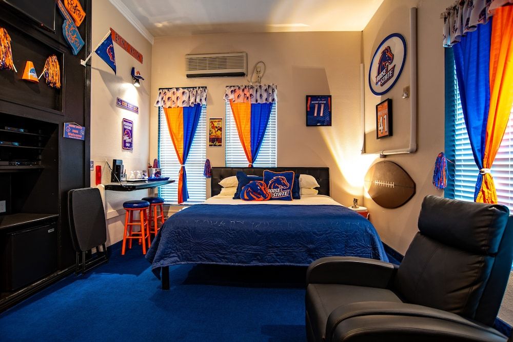 Room (Bronco Nights)