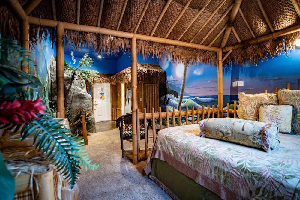Room (Hawaiian Paradise II)