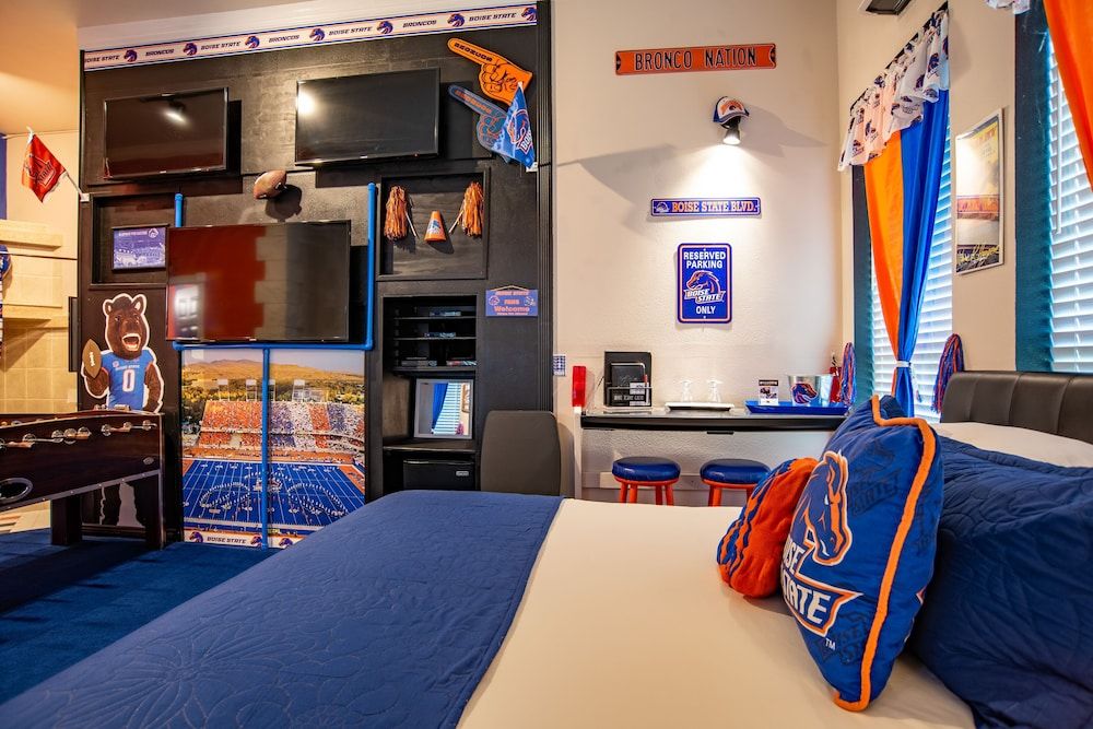 Room (Bronco Nights)