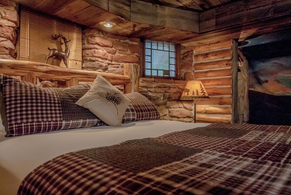 Room (Mountain Hideaway)