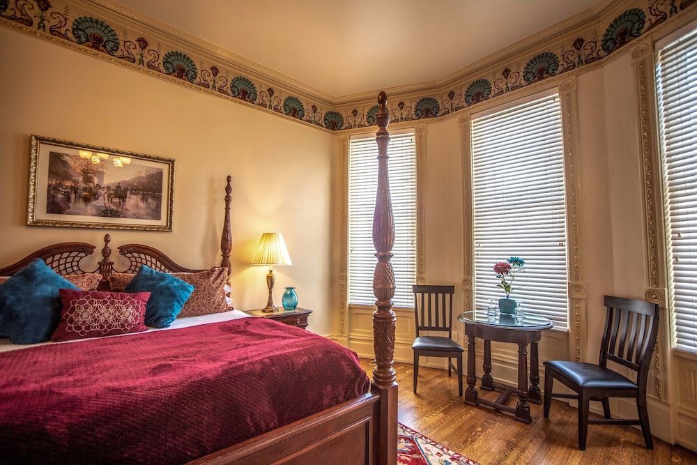 Anniversary Inn - South Temple Suite (The Anniversary Inn) 3