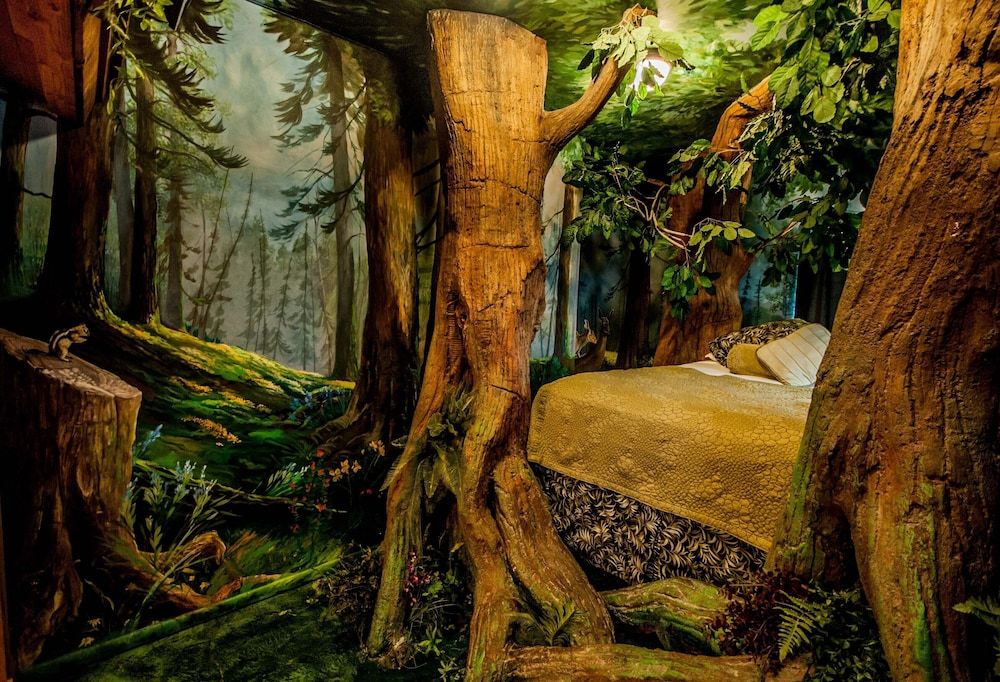 Anniversary Inn - South Temple Room (Enchanted Forest) 3