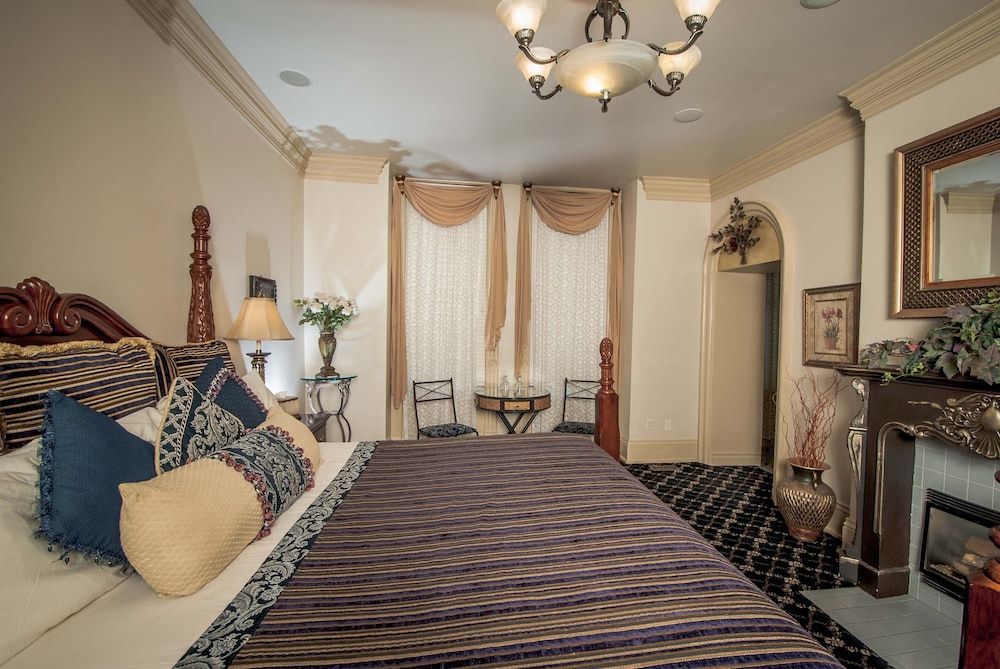 Anniversary Inn - South Temple Suite (The Kahn Mansion Suite) 4
