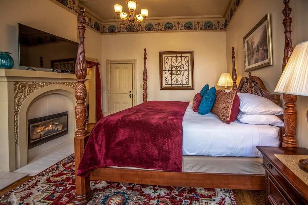 Anniversary Inn - South Temple Suite (The Anniversary Inn)