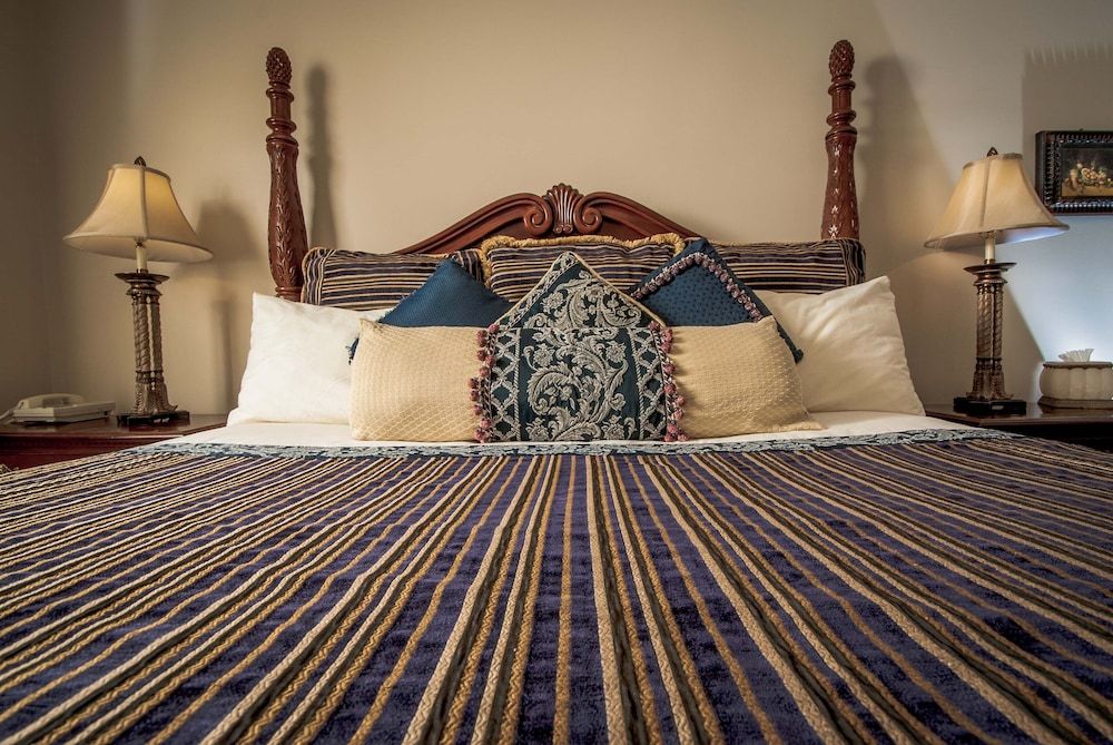 Anniversary Inn - South Temple Suite (The Kahn Mansion Suite) 2