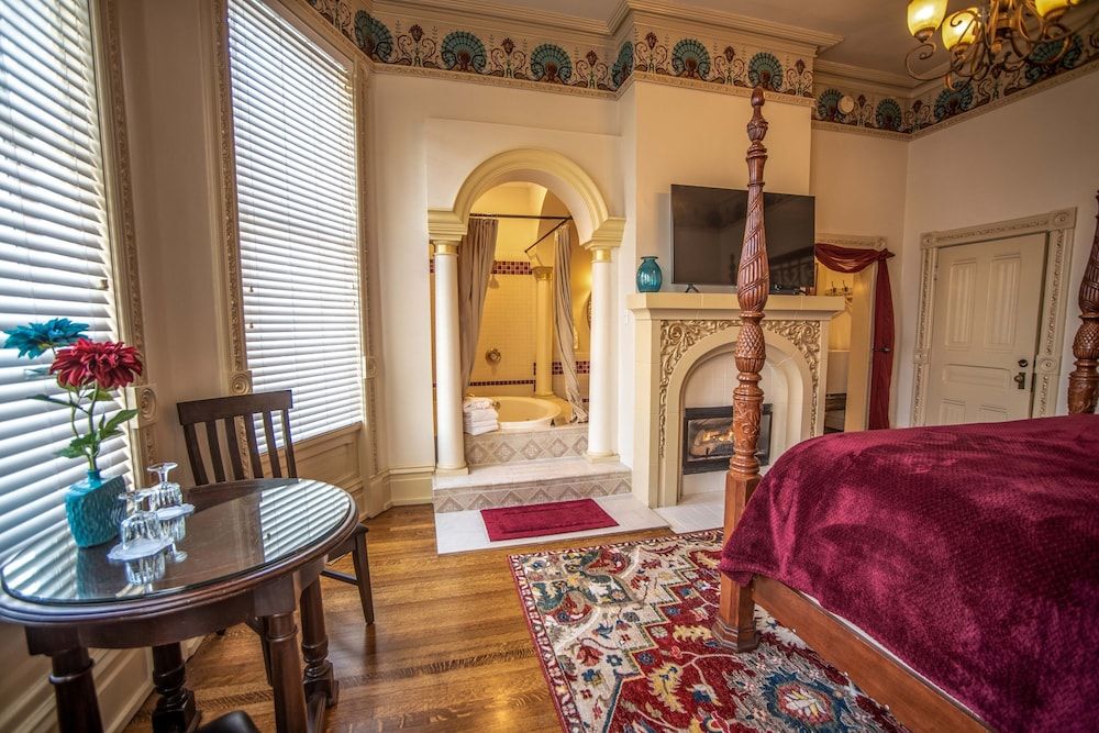 Anniversary Inn - South Temple Suite (The Anniversary Inn) 4