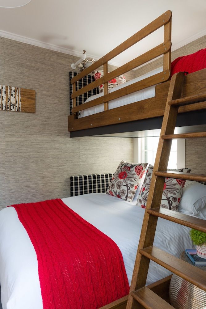 Standard Room, 1 Queen Bed, 1 Twin Bunk Bed