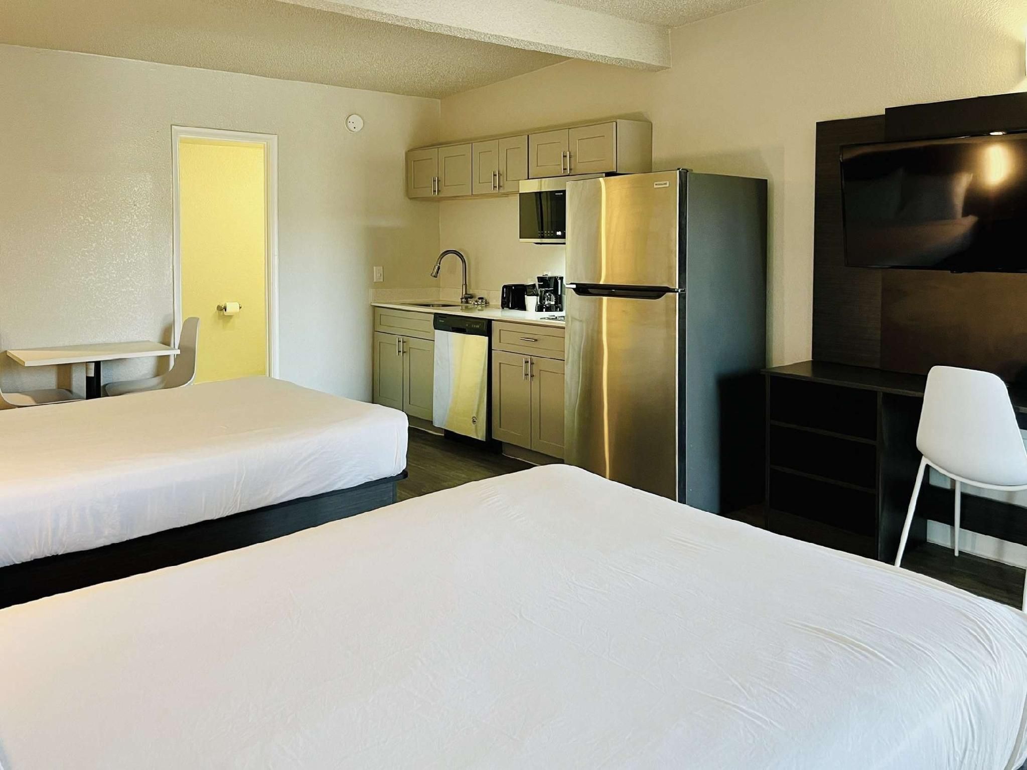 Studio 6 Sierra Vista, AZ – Fort Huachuca 2 Full Beds  Mobil Acc RI Shwr Nsmk Kitchen